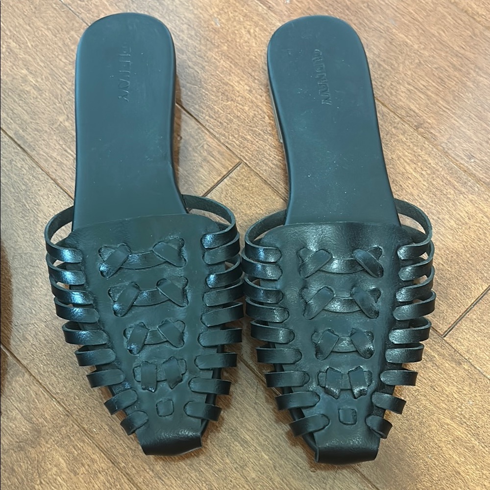 Old Mavy Woven Black Women’s flats - Size 9